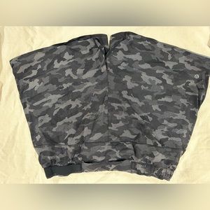 Lululemon men’s lined shorts. Size XL